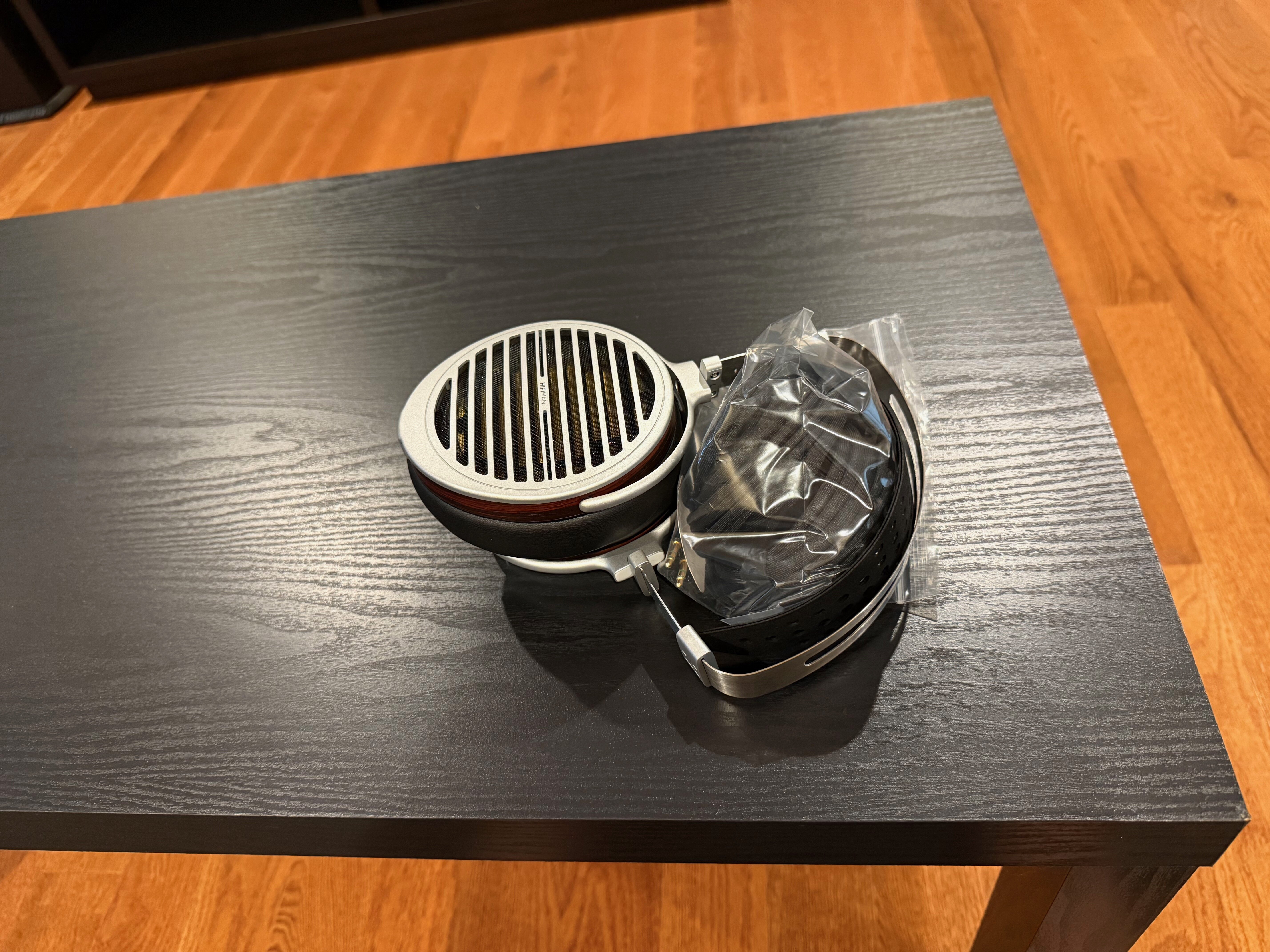 Hifiman Susvara case contents